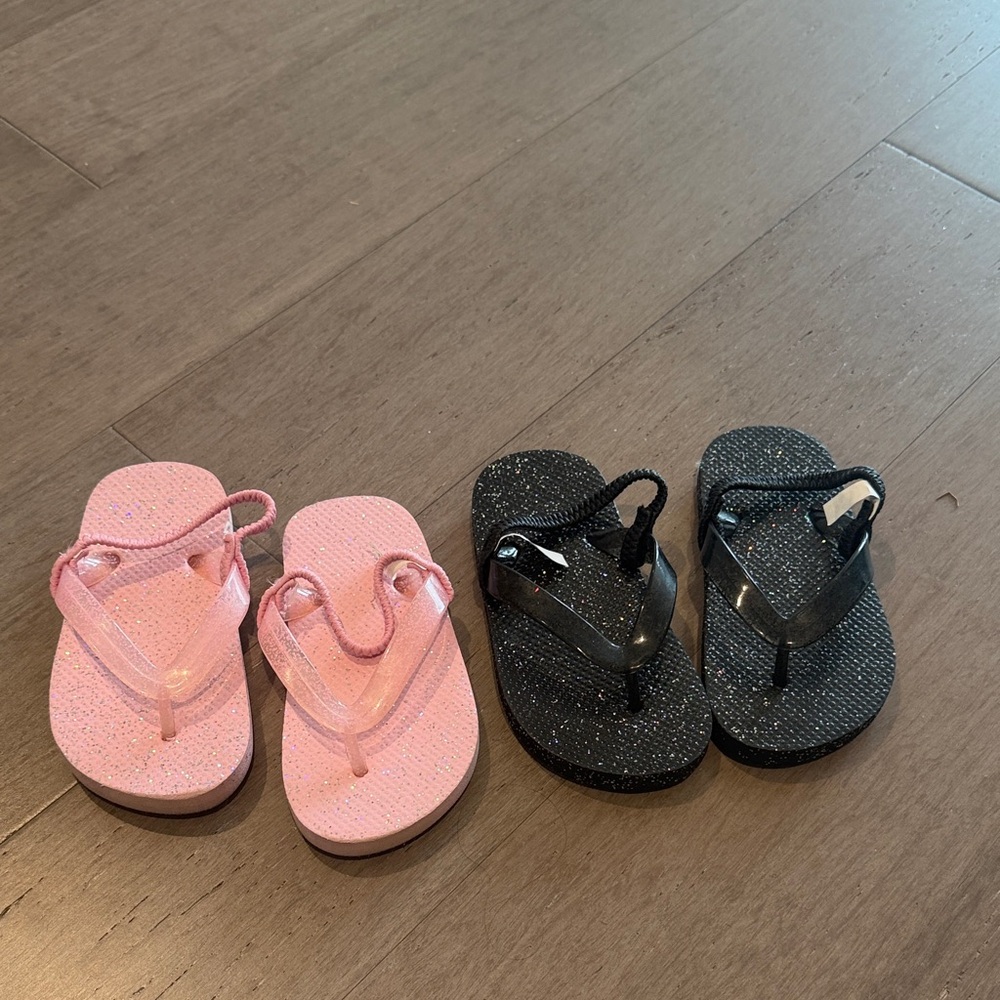 Kids Pink and Black Flip Flops 8/9c